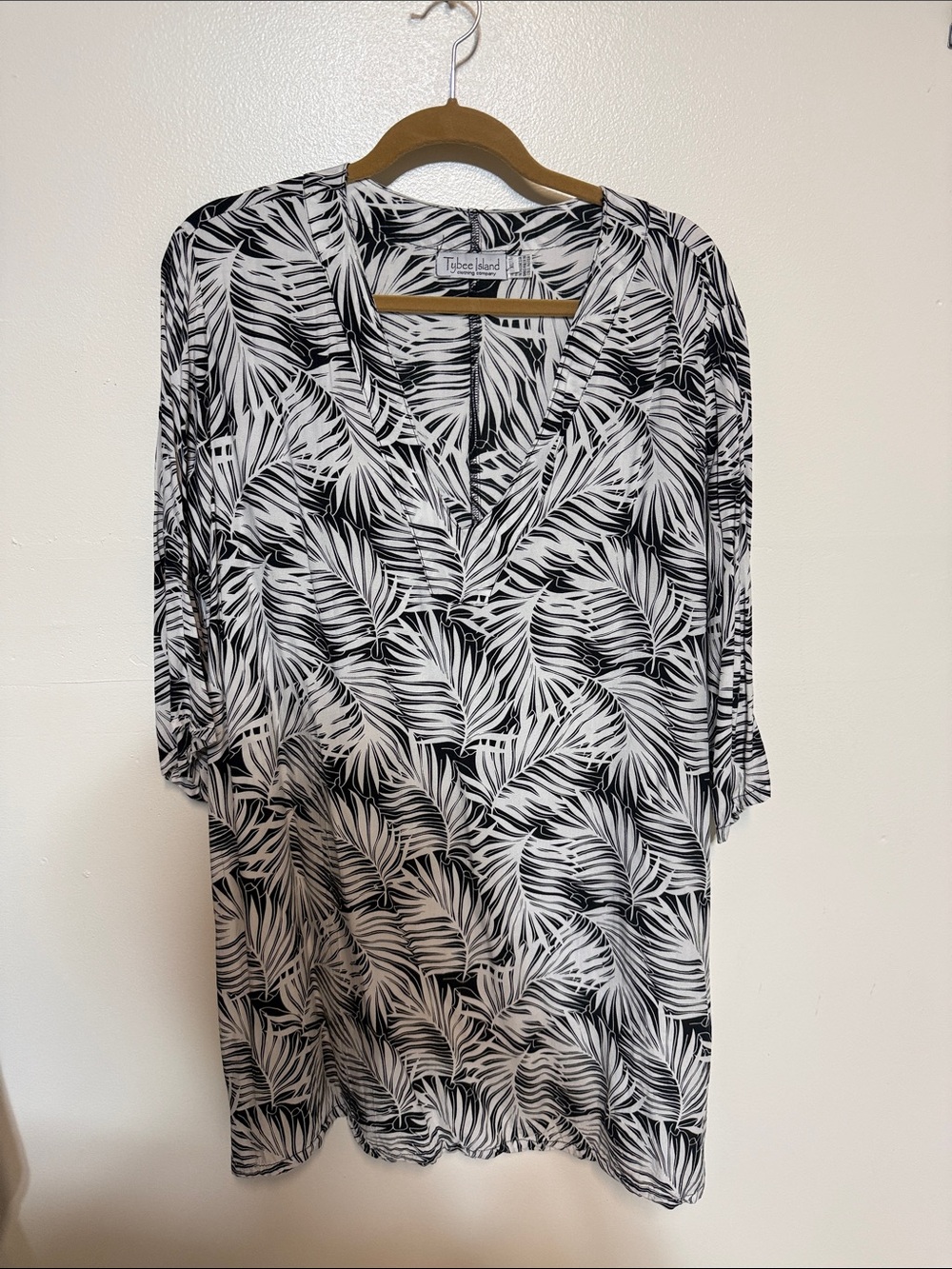 Tybee island Black & White Palm-Print V-Neck Dress